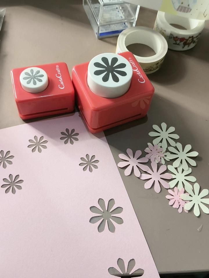 Crafting Paper Punch, Medium Size, Multiple Patterns (Compact Cutter)