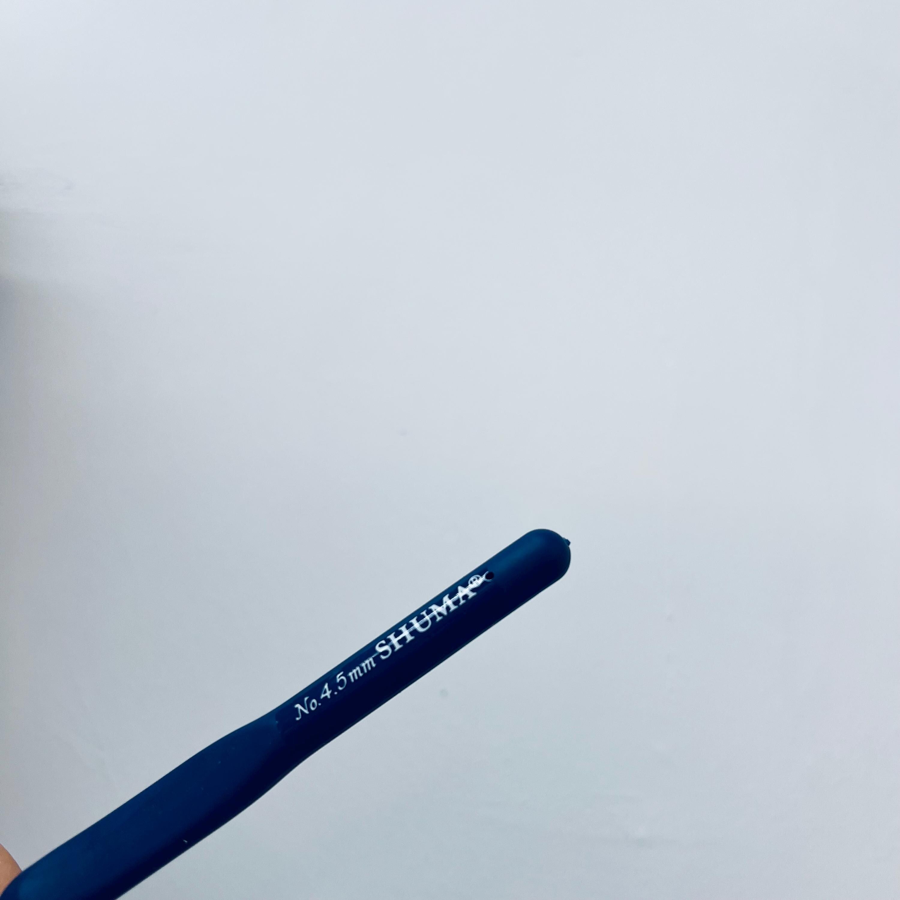 A blue pen with the text "No 4.5mm SHUM" printed on it is shown against a plain white background.