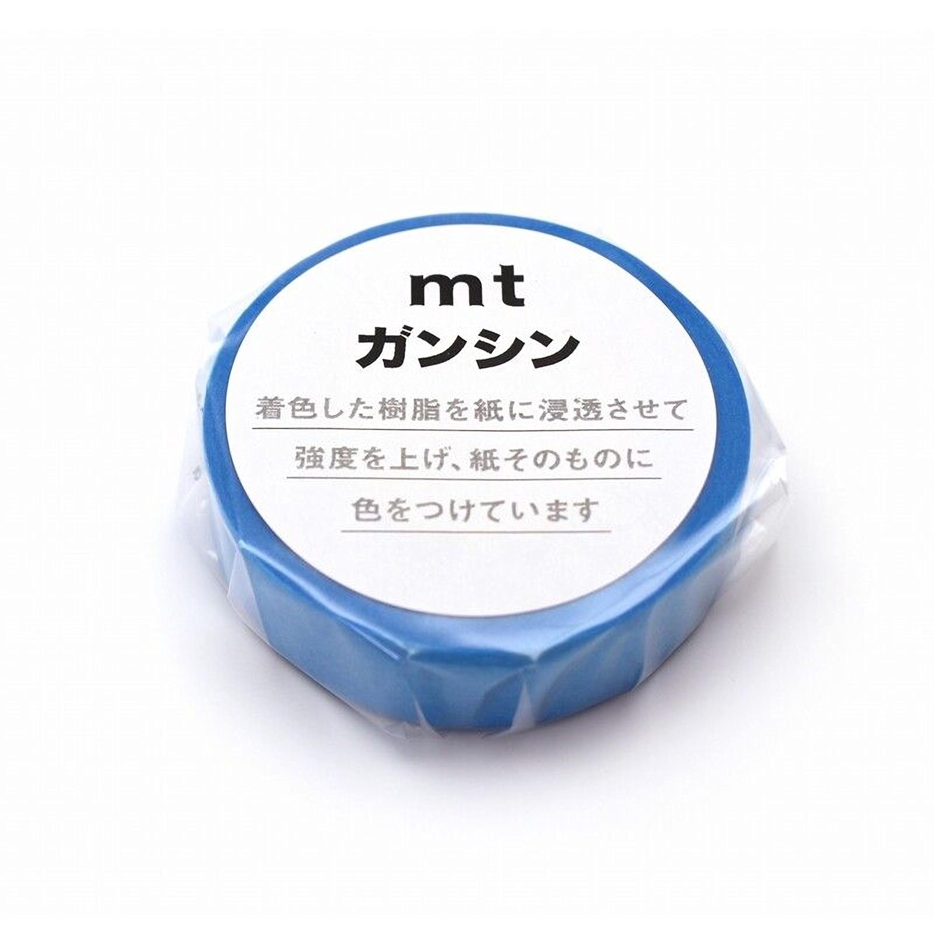 A blue and white circular object with Japanese text on it.