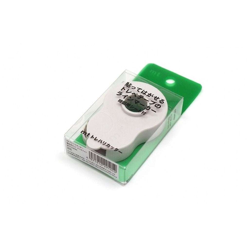 A white and green plastic container with Japanese text on it, placed on a white background.