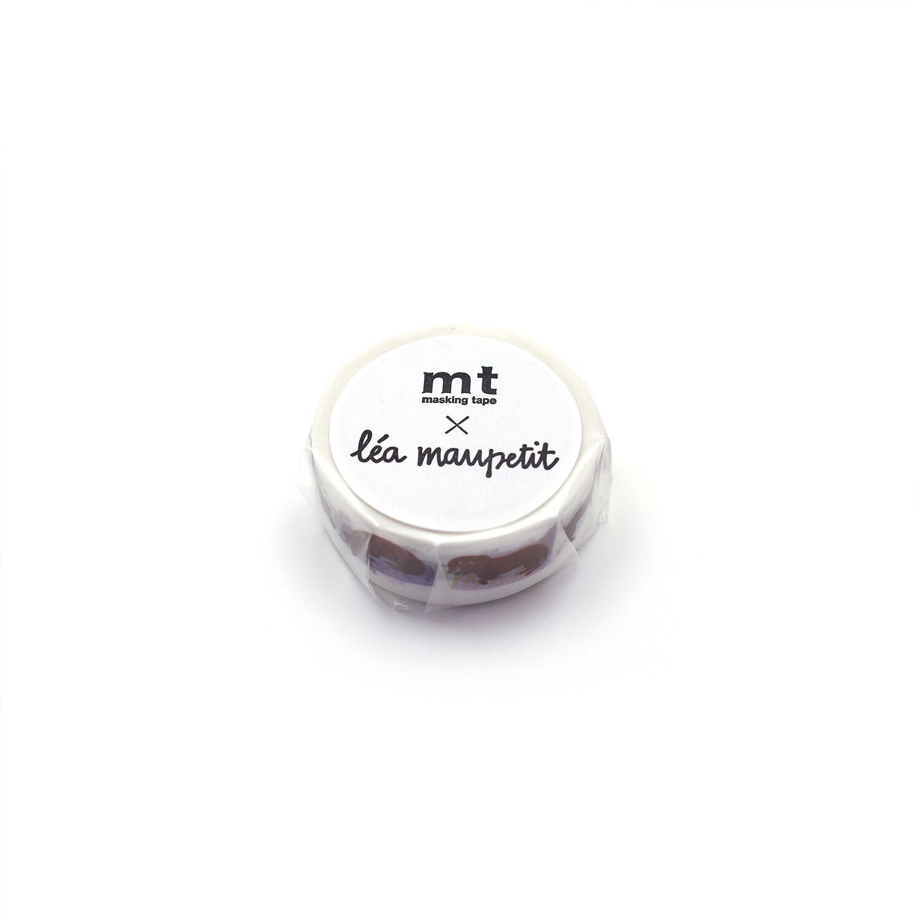 A round object with a label that reads "lea machepit" and "mt masking tape" printed on it.